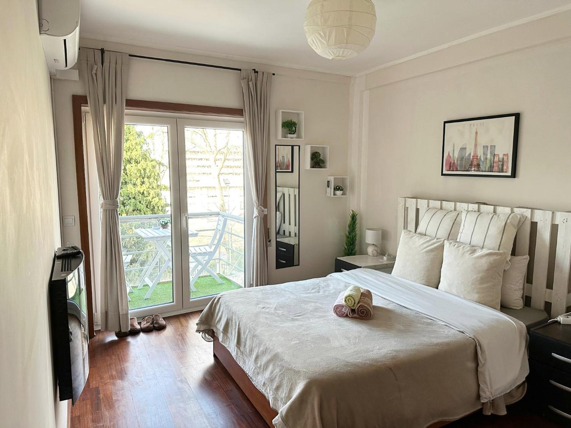 Modern Private Suite With Balcony & Bathroom - King And Queen Beds 빌라노바데가이아 외부 사진