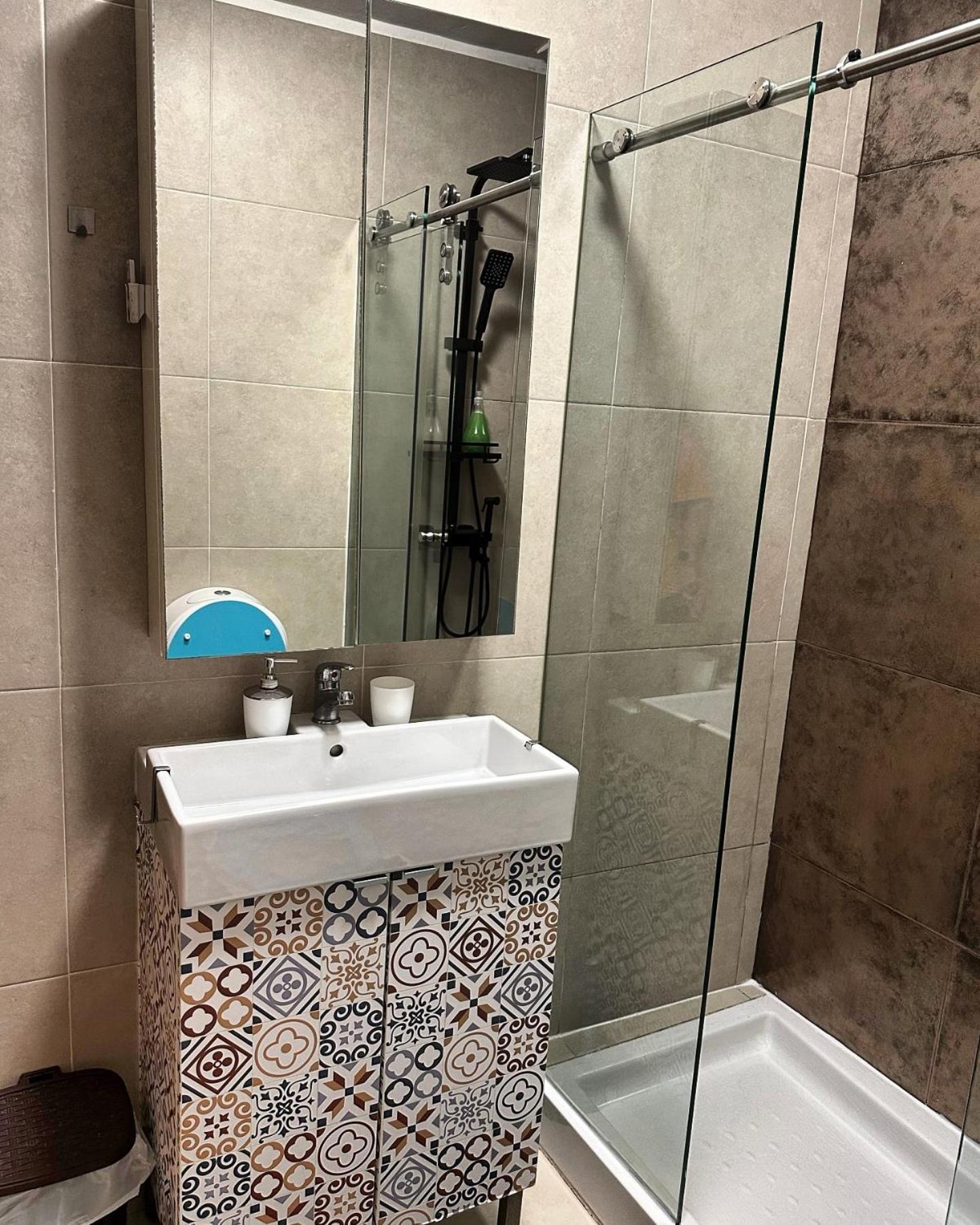Modern Private Suite With Balcony & Bathroom - King And Queen Beds 빌라노바데가이아 외부 사진